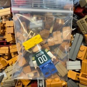 New Citizen Brick ‘Cheese Hat’ Cheesehead Minifigure Chicago Brick World 2025